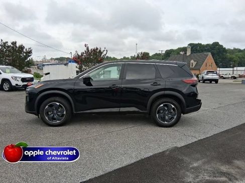 Used 2024 Nissan Rogue SV AWD/4WD image 2