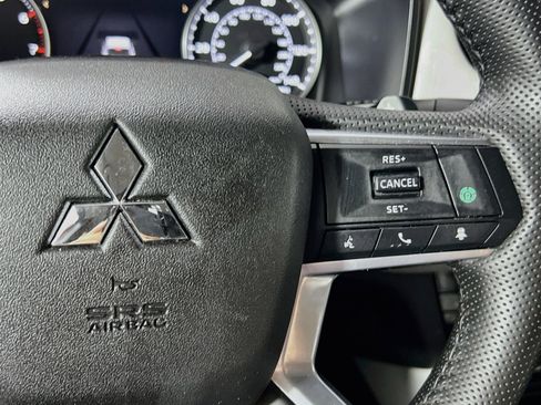Used 2025 Mitsubishi Outlander SE FWD image 20