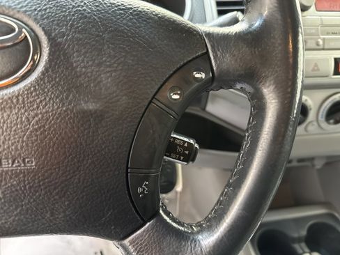 Used 2010 Toyota Tacoma Base image 18