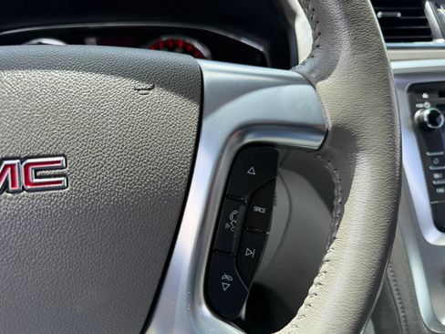 Used 2016 GMC Acadia SLE FWD image 29