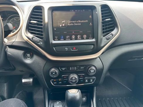 Used 2015 Jeep Cherokee Limited w/ Luxury Group AWD/4WD image 16