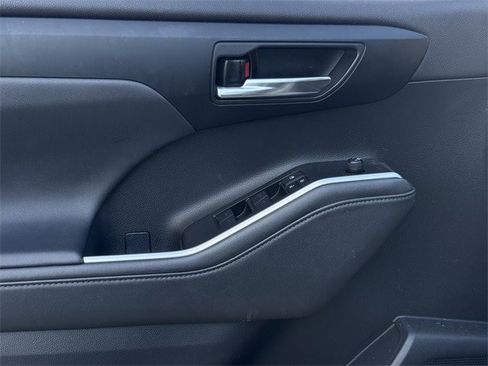 Used 2021 Toyota Highlander XSE image 25