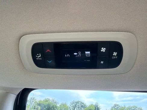 Used 2022 Chrysler Voyager LX FWD image 19