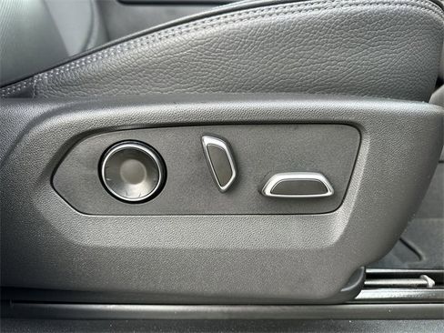 Used 2025 GMC Yukon XL Denali image 30