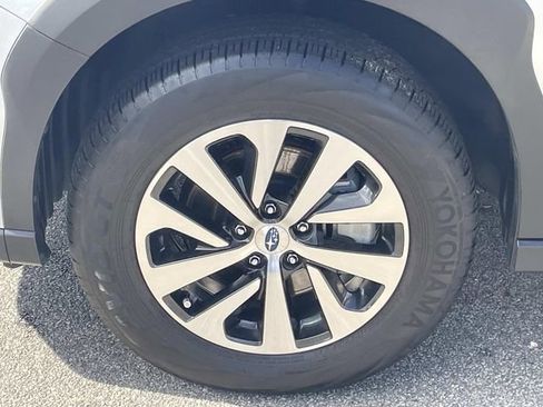 Used 2025 Subaru Outback Premium w/ Popular Package #1A image 9