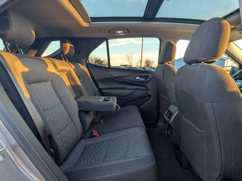 Used 2019 Chevrolet Equinox LT w/ Sun & Navigation Package image 8