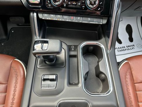 Used 2025 GMC Sierra 1500 Denali Ultimate image 12