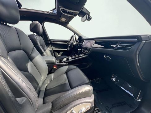 Used 2022 Porsche Macan Base image 29