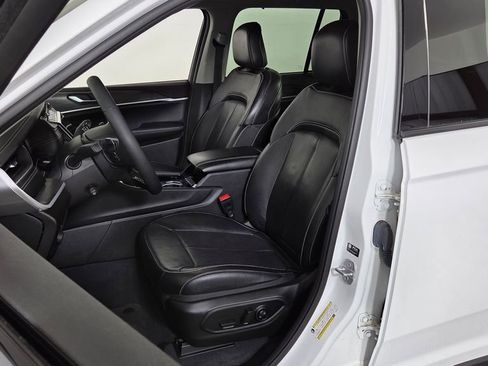 Used 2023 Jeep Grand Cherokee Limited w/ Luxury Tech Group II image 15