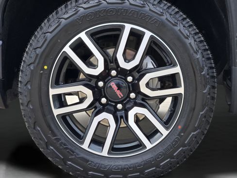 Used 2023 GMC Sierra 1500 AT4 w/ AT4 Premium Package AWD/4WD image 38