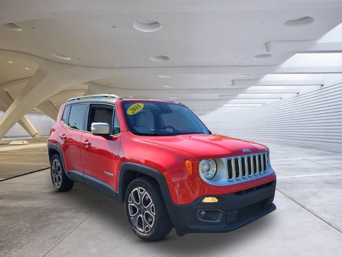 Used 2018 Jeep Renegade Limited w/ UConnect 8.4 Nav Group FWD image 1