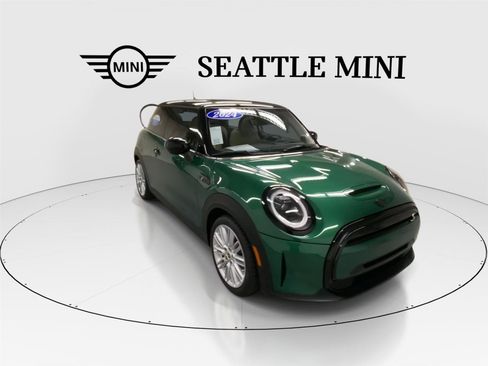 Certified 2024 MINI Cooper SE image 2