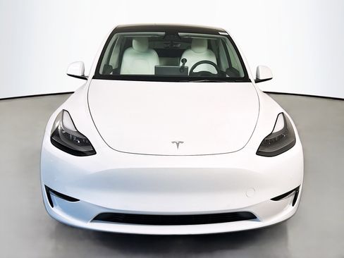 Used 2021 Tesla Model Y Performance image 2