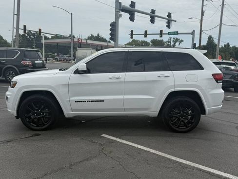 Used 2020 Jeep Grand Cherokee Altitude AWD/4WD image 9