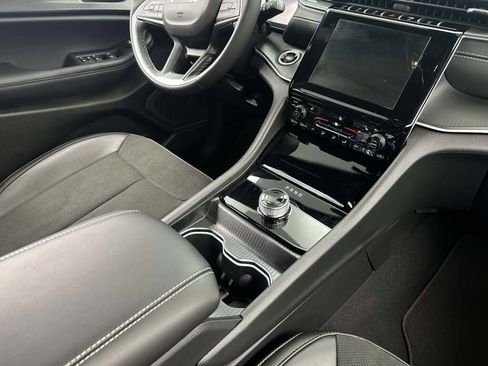 New 2025 Jeep Grand Cherokee L Altitude image 19