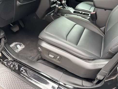 New 2025 Jeep Gladiator Sport image 17