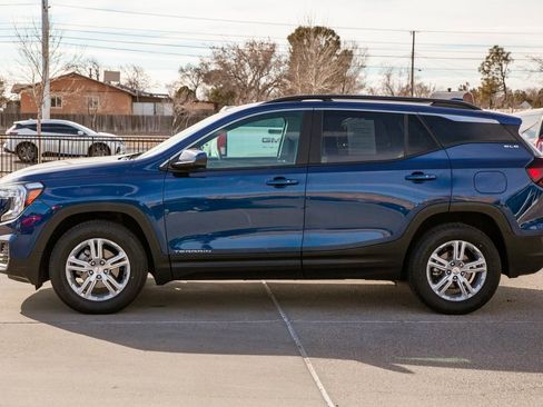 Used 2022 GMC Terrain SLE w/ Driver Convenience Package image 8