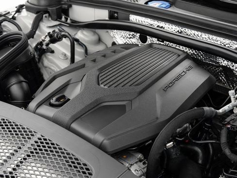 New 2025 Porsche Macan image 30