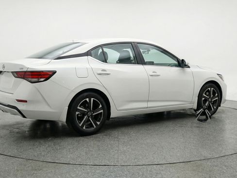 Used 2025 Nissan Sentra SV image 9