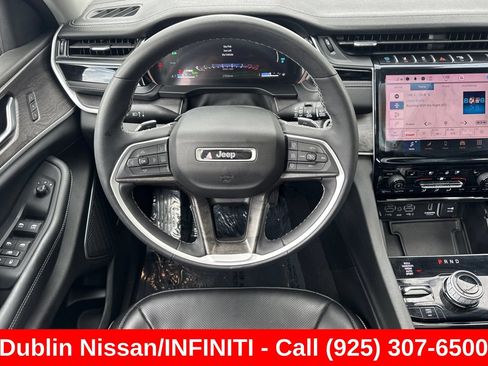 Used 2023 Jeep Grand Cherokee 4WD 4xe w/ Luxury Tech Group II image 17