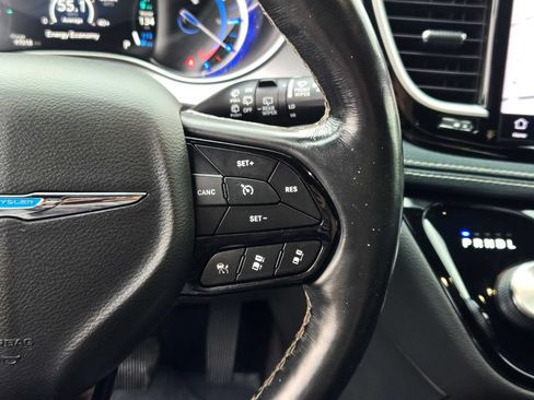 Used 2021 Chrysler Pacifica Touring-L w/ Uconnect Theater Family Group FWD image 52