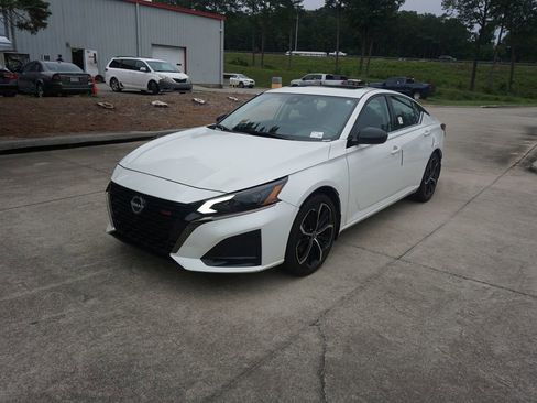 Used 2023 Nissan Altima 2.5 SR w/ SR Premium Package FWD image 25