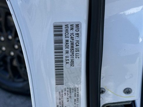 Used 2023 Jeep Cherokee Altitude Lux image 30