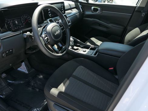 Used 2023 Kia Sorento LX FWD image 12