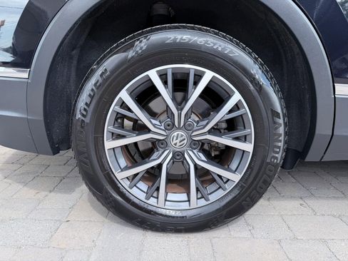 Used 2020 Volkswagen Tiguan SE w/ Panoramic Sunroof Package image 57