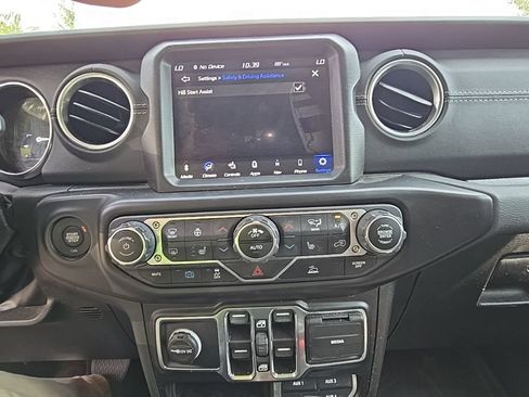 Used 2022 Jeep Wrangler Unlimited Sahara w/ Cold Weather Group AWD/4WD image 22