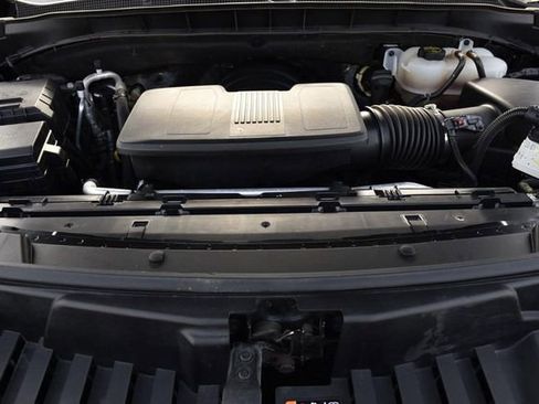 Used 2024 Chevrolet Suburban LT image 26