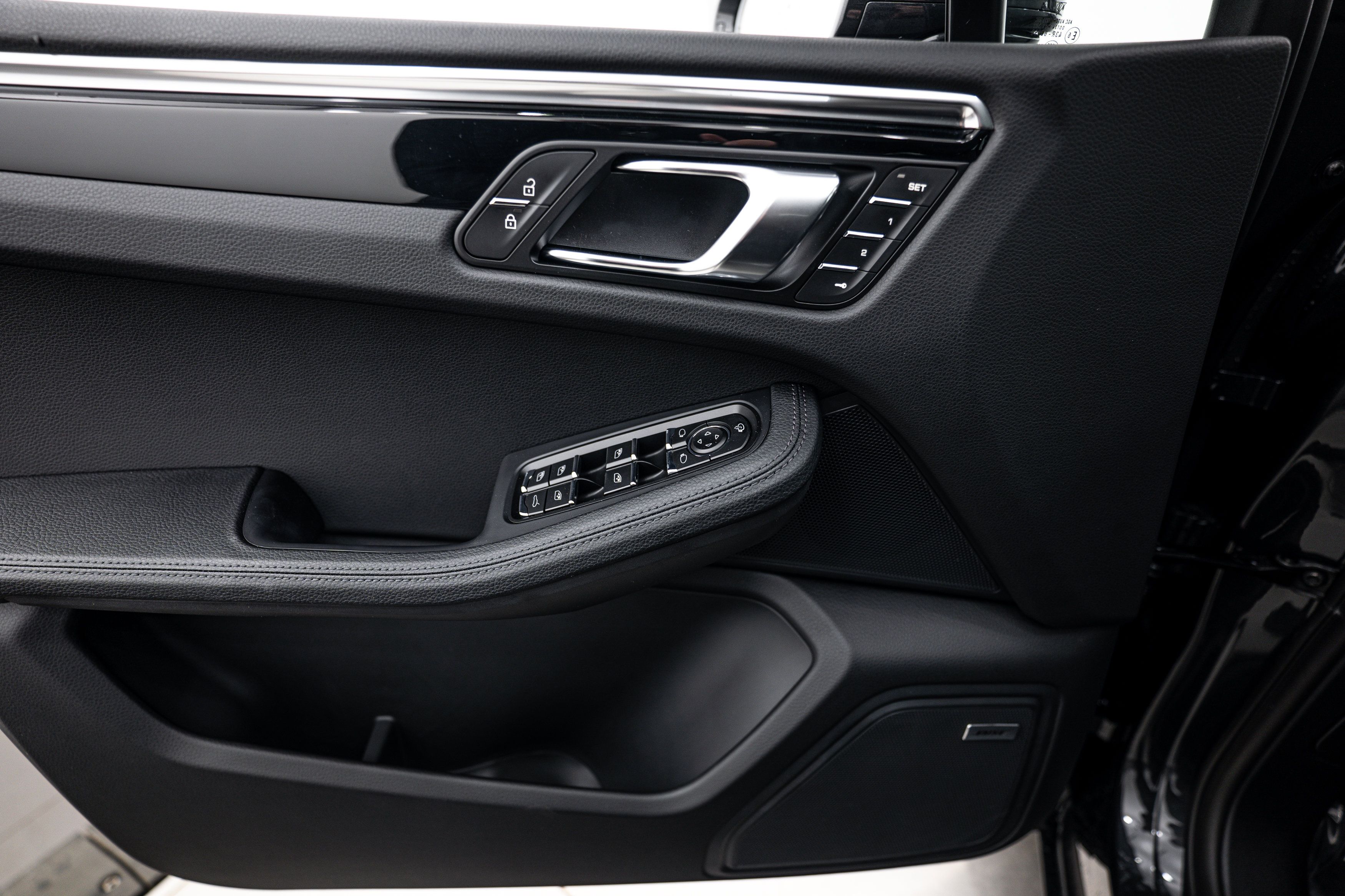 Certified 2026 Porsche Macan AWD/4WD image 15