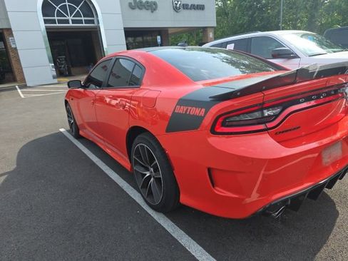 Used 2017 Dodge Charger R/T RWD image 12