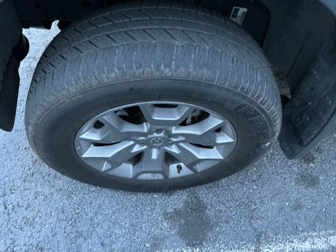 Used 2020 Nissan Frontier SV AWD/4WD image 18