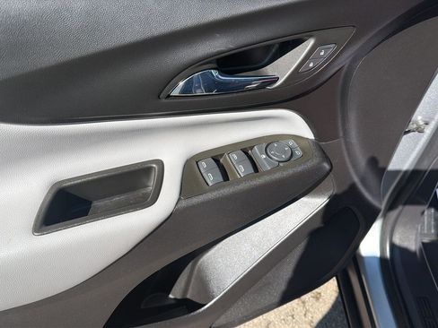 Used 2023 Chevrolet Equinox LS FWD image 13