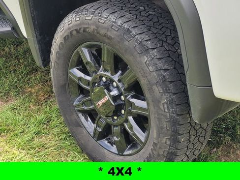 Used 2024 GMC Sierra 2500 AT4 w/ Technology Package AWD/4WD image 10