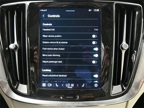 Used 2024 Volvo S60 B5 Ultimate image 17