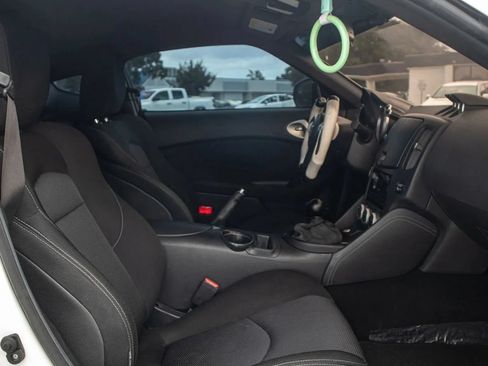 Used 2016 Nissan 370Z Coupe RWD image 19