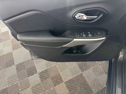 Used 2022 Jeep Cherokee Latitude image 18