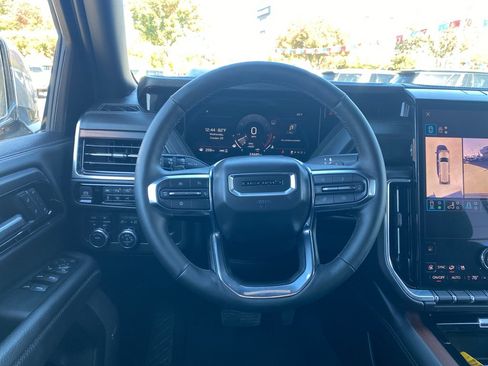 Used 2025 GMC Yukon XL Denali image 31