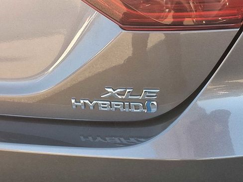 Certified 2019 Toyota Camry XLE image 34