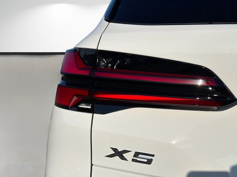 New 2026 BMW X5 xDrive50e image 10