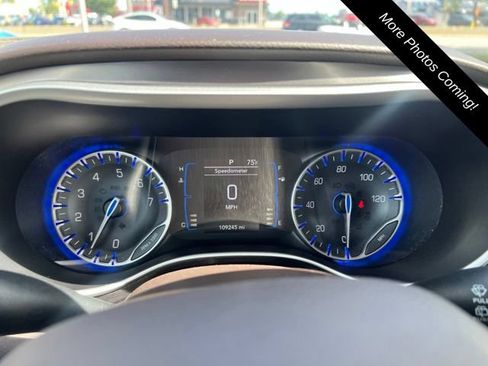 Used 2017 Chrysler Pacifica Touring Plus w/ Tire & Wheel Group FWD image 9