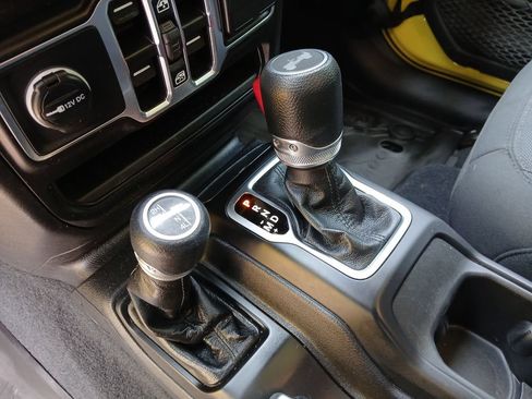 Used 2023 Jeep Wrangler Unlimited Sport AWD/4WD image 25