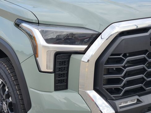Used 2022 Toyota Tundra SR5 w/ TRD Off-Road Package AWD/4WD image 10