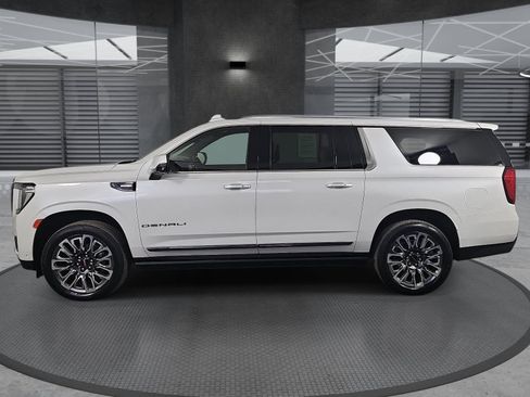 Used 2023 GMC Yukon XL Denali Ultimate AWD/4WD image 8
