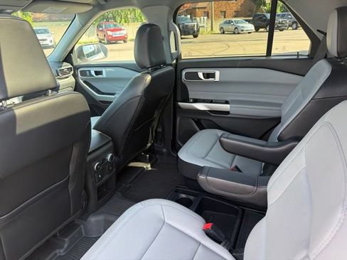 Used 2021 Ford Explorer XLT w/ Equipment Group 202A AWD/4WD image 22