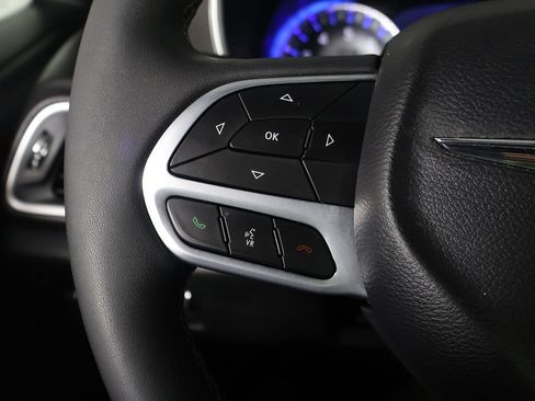 Used 2025 Chrysler Pacifica Select image 47