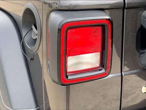 Used 2020 Jeep Wrangler Unlimited Sport image 26