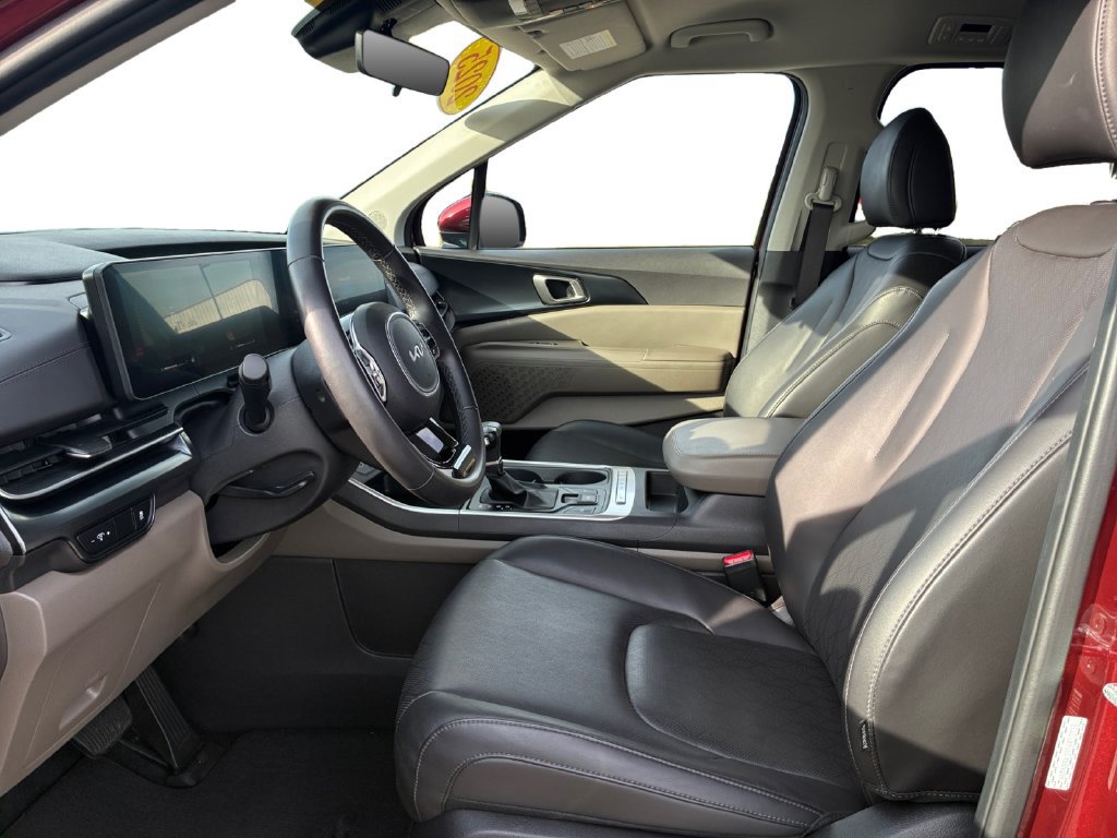 Used 2025 Kia Carnival FWD image 21